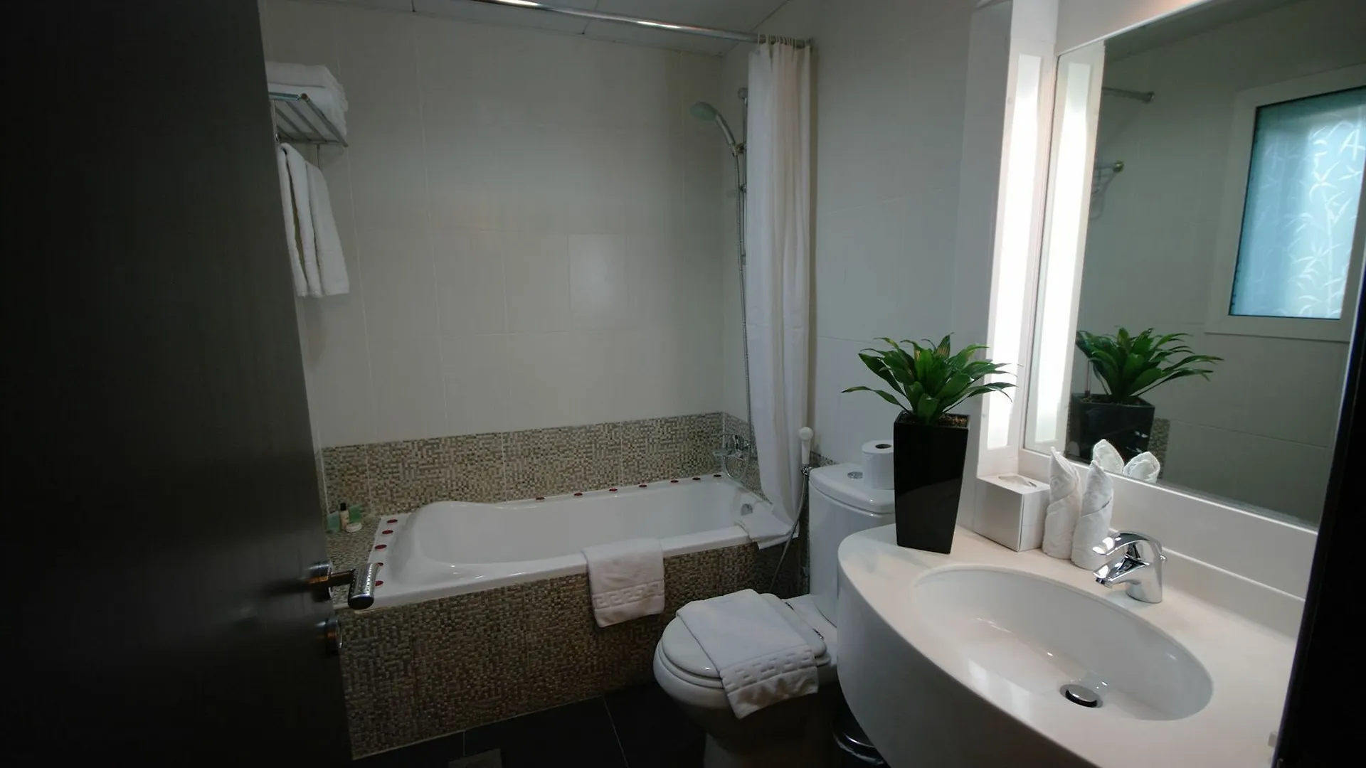 Gulf Oasis Hotel Apartments Fz Llc Dubai